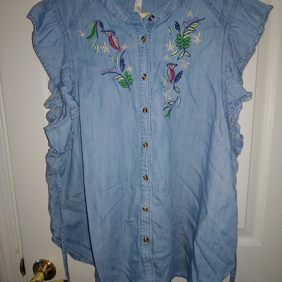 EUC Plus Size Melissa McCarthy Seven7 Button Down Embroidered Denim Top-Size 1X - Picture 4 of 16